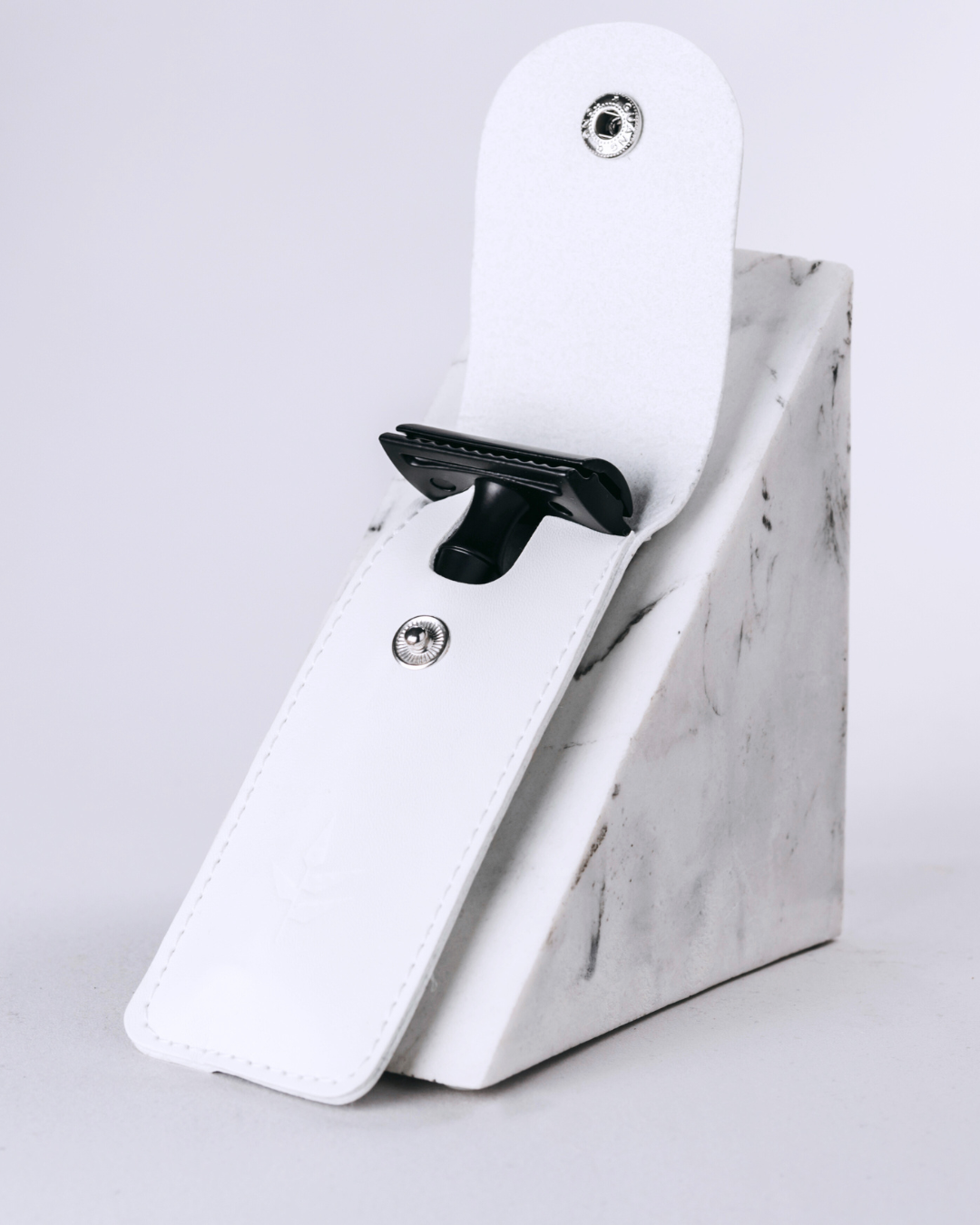 banbu-rasierer-etui-wei-aus-veganem-leder-f-r-reise image 4